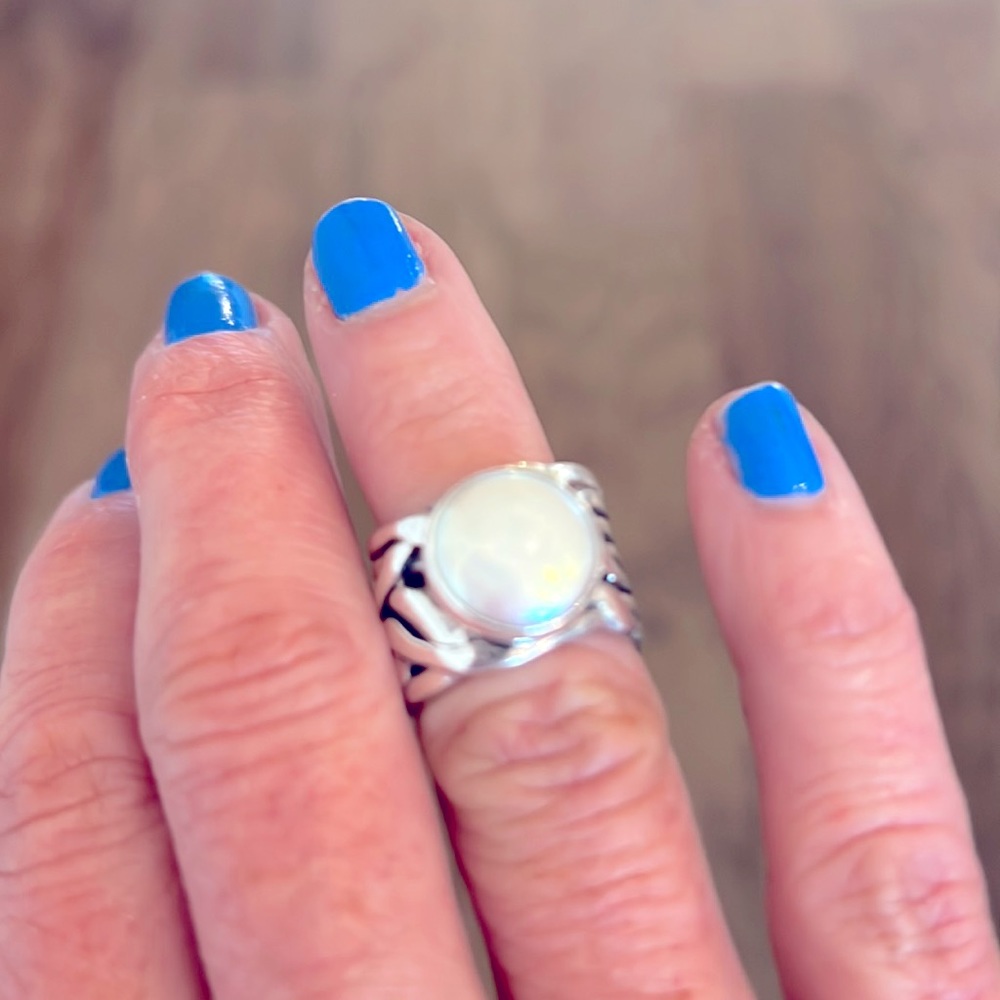 Unique Silpada Silver and Pearl knot ring